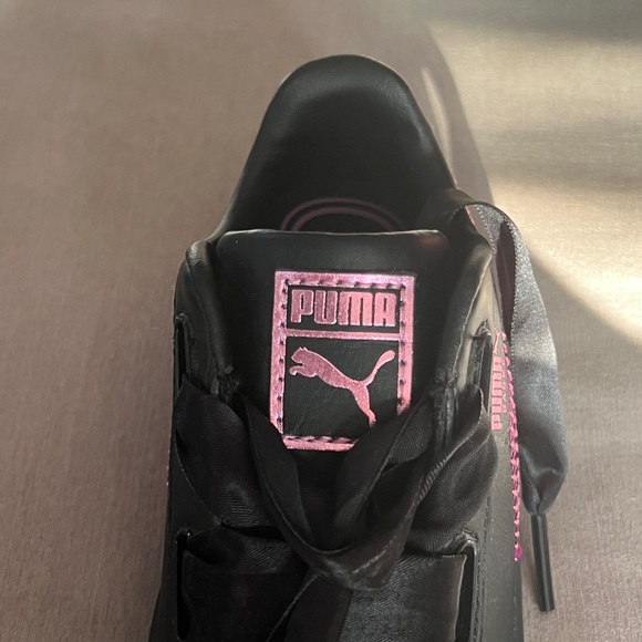 Little girls Puma Sneakers, Black with hot pink sequins, size 8 - Picture 7 of 9